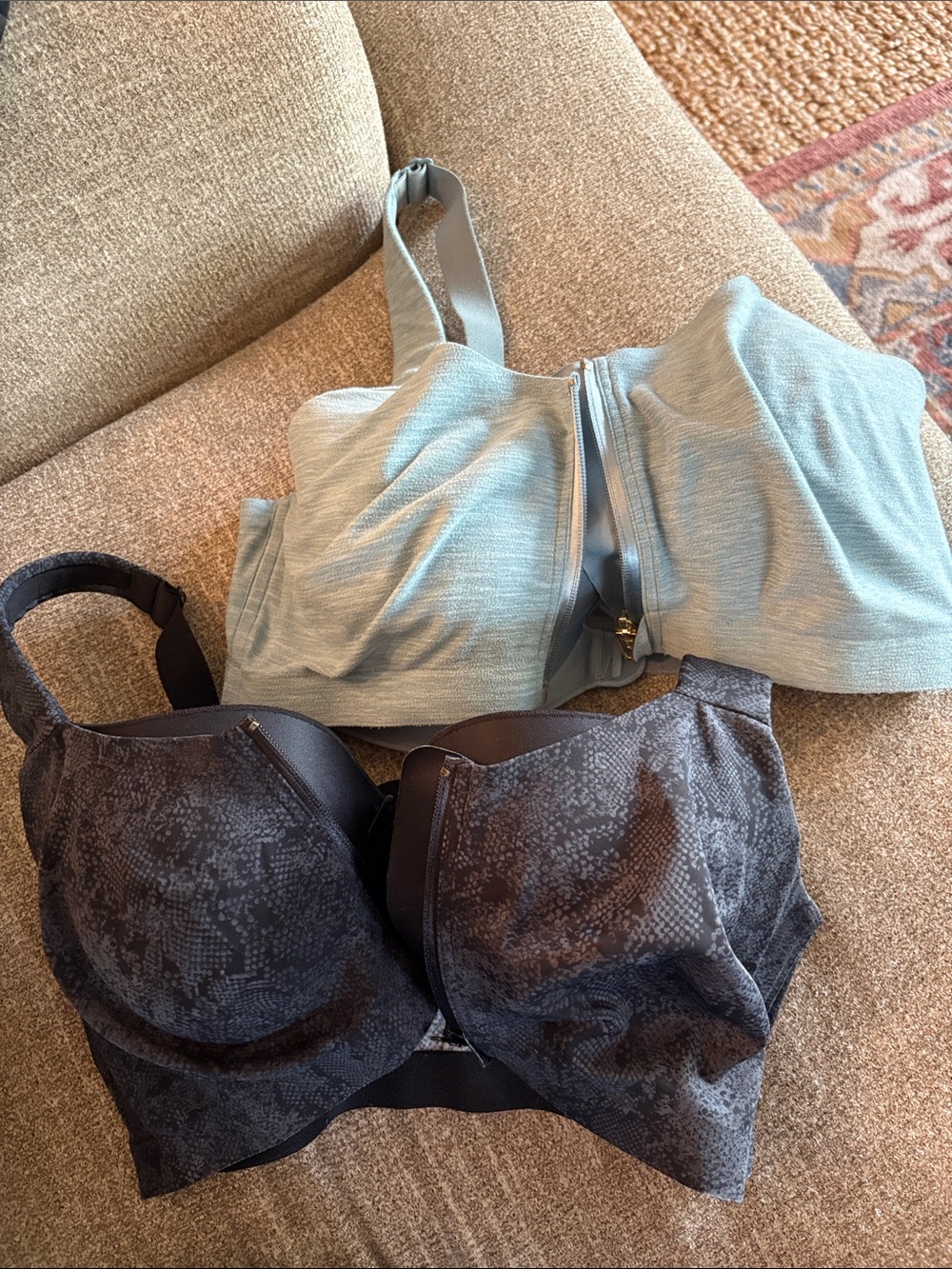 Victoria’s Secret Front Closure Knockout Sports Bras (2) 34DDD